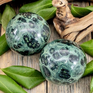 Pietre Curative All'Ingrosso in Diversi Materiali, Sfera <span class=keywords><strong>Verde</strong></span> di Kambaba o <span class=keywords><strong>Pietra</strong></span> Palmare, <span class=keywords><strong>Diaspro</strong></span> Kambaba Lucidato per Decorazione Casa - Product Image 2