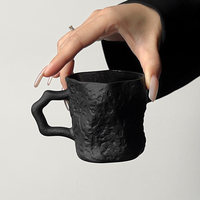 Verre à motif glacial noir minuit, design irrégulier effet roche-branche, avec anse de repose, tendance créative, polyvalent et esthétique