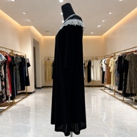 Robe longue plissée élégante en velours noir avec bordure en dentelle, coupe ample, manches longues, pour femme – Collection Automne Hiver