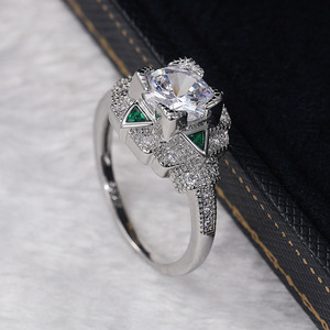 Anello Vintage con Zircone Smeraldo per Anniversario, Gioiello Elegante da Dito per Donne - Product Image 5