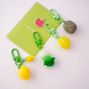 Porte-clés 3D mignon en forme de fruits et légumes, pendentif alimentaire simulé, breloque créative pour sac, cadeau pour femmes et filles - Product Image 4