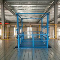 Monte-charge vertical Eterlift, dispositif de sécurité anti-chute, élévateur robuste pour la logistique d'atelier, manutention de marchandises.