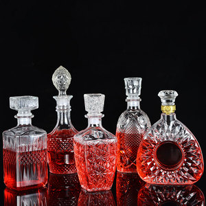 Bán Buôn Rỗng Vodka Biểu Tượng Tùy Chỉnh Khuôn 200Ml 250Ml Vuông Rượu Vang Chai Thủy Tinh Với Glass Nút Chai Cho Rượu Vang - Product Image 1