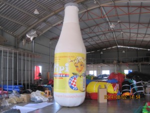 Botella de jugo inflable gigante para eventos publicitarios - Product Image 1