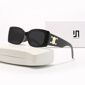 Lunettes de soleil rétro chics pour femmes, monture en plastique noir, protection UV400, type 3 verres, pour un voyage tendance et une protection solaire optimale - Product Image 2