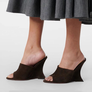 Sandalias de tacón de cuña de ante con diseño único para mujer, estilo peep toe, mules de verano, colores personalizados, sandalias deslizantes - Product Image 1