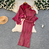 Ensemble 2 pièces pour femme LW1121 : Haut plissé à revers et manches trompette à franges avec strass + Robe sans manches – Nouvelle collection tendance