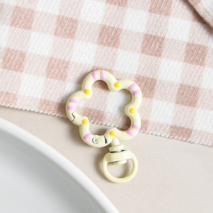 Bán buôn màu mở-vòng hoa mùa xuân Clasp phụ kiện sơn kim loại nhẫn cho Keychain Nhà cung cấp - Product Image 3