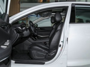 Nuevo Changan Ruicheng CC 2021 Edición Blue Whale 1.5T DCT Elite, Volante a la Izquierda, 5 Asientos, Gasolina Turbo, R16, Interior Oscuro Trasero - Product Image 2