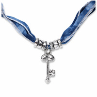 EDGE Wholesale Écharpe d'été bleue réglable pour femme, Collier ras-de-cou en ruban avec pendentif clé argentée, Bijou de plage bohème