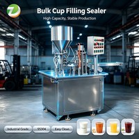 Machine de remplissage et de scellage automatique pneumatique à haute productivité pour les boissons au lait, au yaourt et autres boissons en gobelets en plastique pour cartons