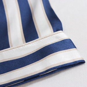 Personalizzato Logo Stampato A Righe Modello Stampato Adulto Caldo Inverno Oneise Delle Ragazze di Lusso di Seta Famiglia <span class=keywords><strong>Pigiama</strong></span> di Corrispondenza Set - Product Image 2