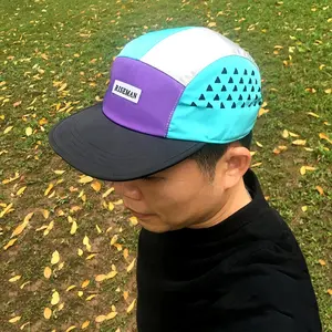 Cappelli personalizzati con prestazioni perforate a 5 pannelli foro tagliato al Laser impermeabile Trail escursionismo berretto da campo Soft Flat Bill Sport Running Cap