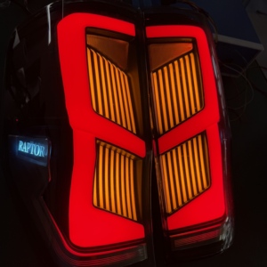 Feu arrière LED compatible avec Ford Ranger 2012-2022 avec détecteur d'angle mort côté passager droit Feux arrière Feux stop - Product Image 1