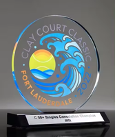Plaque de prix Prijs de reconnaissance de cercle acrylique avec base noire inclinée sur le devant Impression en couleur Trophée de cristal de compétition en plexiglas