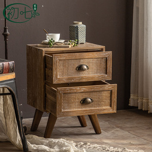 Mesita de noche de madera maciza de estilo retro americano con cajones de almacenamiento para dormitorio o sala de estar - Product Image 2