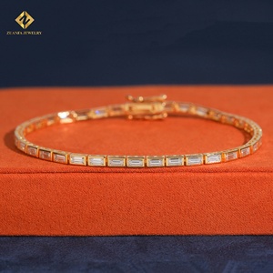 สร้อยข้อมือเทนนิสทรงมรกตประดับเพชรโมอิสซาไนต์ VVS เงินแท้ 925 ชุบทอง 18K ประดับเพชรเต็มเส้น เครื่องประดับชั้นดี - Product Image 4