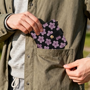 Colección Aloha, Bolsos con Estampado de Flor Hau Hawaiana en Morado, Tarjetero para Mujer, Cartera Corta Personalizada con Ranuras para Tarjetas - Product Image 6