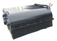 Balayeuse pour mini-chargeuse compacte à capot courbé, balai rotatif, jupe en caoutchouc, réglage de hauteur fileté, œillet de levage soudé