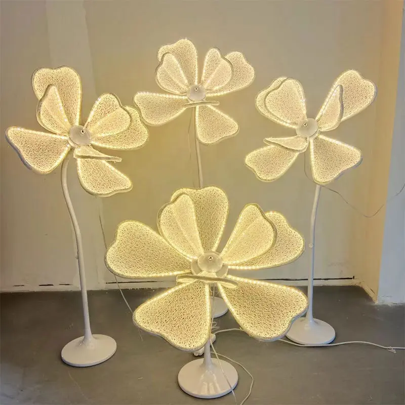 Neue Hochzeits-Gängerequisiten leuchtende Blumentäfel LED-Straßenlicht Pfade-Lichter für Hochzeit Kulisse Dekoration Licht-Set mit 4 Teilen