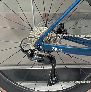 Vélo de route en <span class=keywords><strong>fibre</strong></span> de carbone MCELO SKO2 SHIMA-N0 R7120 24 vitesses, freins à disque, prêt pour le tout-terrain et <span class=keywords><strong>la</strong></span> course, design léger, changement de vitesse fluide - Product Image 2