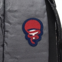 Écusson thermocollant en tissu sergé écologique, brodé avec logo personnalisé, conçu avec soin pour la vente en gros