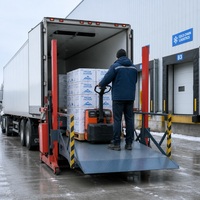 Plateforme élévatrice mobile hydraulique pour déchargement de conteneurs frigorifiques pour la chaîne du froid