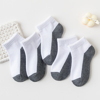 Chaussettes courtes étudiantes en coton blanc pour enfants pour garçons filles mince couleur unie Patchwork Sports Design printemps été en gros