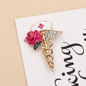 Broche de Esmalte com Tema Médico: Rosa e Caduceu, Ideal para Bonés de Enfermeira, Perfeito para Jalecos e Uniformes, Presente Ideal para o Dia do Enfermeiro(a) - Product Image 4