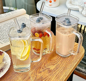 <span class=keywords><strong>Verre</strong></span> à eau en <span class=keywords><strong>verre</strong></span> avec poignée Niveau d'apparence élevé Boisson d'été pour femme Tasse à lait portable avec couvercle en paille - Product Image 4