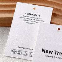 Étiquettes volantes de luxe personnalisées en papier gaufré texture poire avec cordon pour vêtements et étiquettes de prix