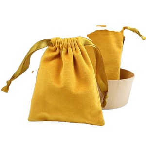 Pochette en velours jaune avec cordon de serrage, sac cadeau en flanelle douce pour bijoux, logo et taille personnalisés acceptés pour l'emballage de bijoux et de montres - Product Image 1