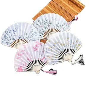 Japon tarzı toptan sıcak satış yüksek kalite özelleştirilmiş bambu el fan ejderha bıçak fan ipek düğün el fan fotoğraf