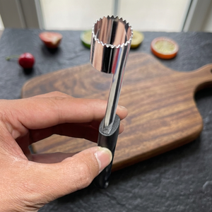 Descorazonador de Manzanas de Acero Inoxidable con Hoja Dentada, Mango Antideslizante, Herramienta para Quitar el Núcleo de Frutas y Verduras para el Hogar y la Cocina - Product Image 4