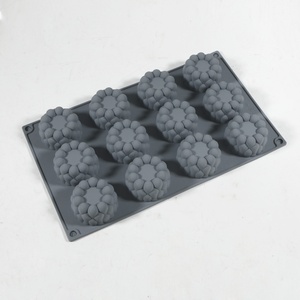 Molde de Silicona para Horno con 12 Cavidades en Forma de Nube, para Mousse, Postres Franceses, Bolas de Chocolate y Pasteles - Product Image 5