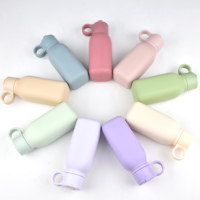Bouteille d'eau pour enfants avec logo personnalisé, sac élégant en silicone sans BPA avec paille, pliable, design, salle de sport scolaire, activités de plein air