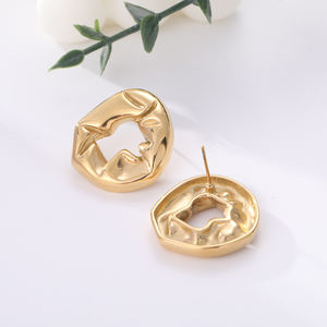 Ensemble de bijoux tendance en acier inoxydable plaqué or personnalisé pour femmes, boucles d'oreilles créoles pour les occasions de fête - Product Image 4