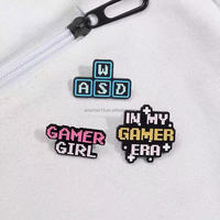 Gamer Girl Cool Broche en métal sur le thème des fruits colorés pour les sacs Vêtements Noël Fête nationale Halloween Graduation Pâques