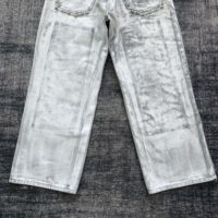 DENIMGUYS Nouveau Design Jean Homme Effet Usé avec Patchs en Relief aux Genoux, Style Urbain, Plissé et Logo Brodé