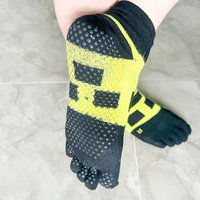 Chaussettes de yoga et de sport personnalisées à cinq orteils Coolmax, respirantes, antidérapantes, en spandex, avec logo et poignée antidérapante pour le fitness quotidien en été
