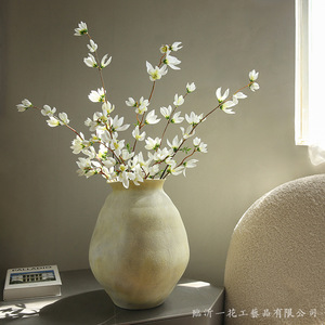 ดอกแมกโนเลียประดิษฐ์ ยี่ห้อ Yihua สีขาวชมพู ก้านเดี่ยว ดอกไม้ผ้าไหม ตกแต่งบ้าน สไตล์โมเดิร์นเรียบง่าย - Product Image 2