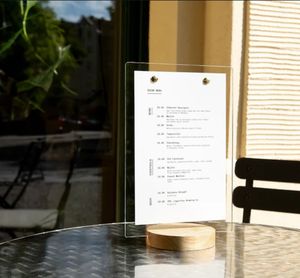 Soporte de menú de mesa de acrílico con base de madera o acrílico, soporte de mesa de plástico con grabado de logotipo, soporte de señal personalizado - Product Image 2