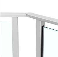 Système de main courante contemporain en verre trempé pour la rénovation de escaliers résidentiels, duplex et maisons jumelées, avec cadres en aluminium