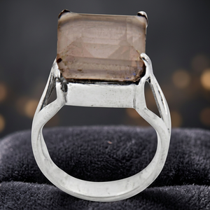 Bague élégante en argent de forme carrée avec des pierres précieuses rares en quartz rose Bagues en cristal élégantes - Product Image 1