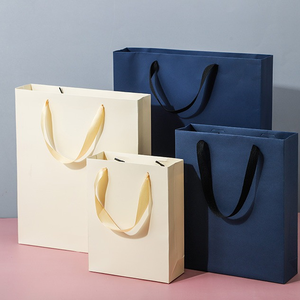 Spot! High-Grade Companion Wedding Luxury Gift Bags Large Packaging Bags Clothing Exquisite <strong>Handbags</strong> Paper Bags With Silk Ribbon