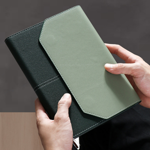 Diarios de cuero A5 de tapa dura con tapa magnética creativa personalizada con fabricantes de cuadernos con lazo para bolígrafos - Product Image 5