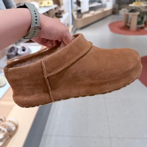 Pantuflas UGG personalizadas para mujer, con suela gruesa y forro de lana, cálidas, antideslizantes, casuales, para invierno. - Product Image 5