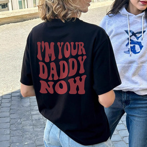 Popolare camicia americana retrò a maniche corte con stampa di lettere per donna, modello 'I'm YOUR DADDY', vestibilità ampia. - Product Image 1