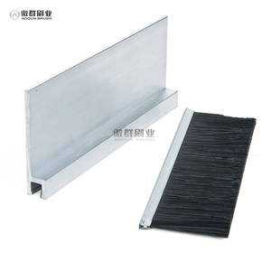 Estilo de diseño industrial <span class=keywords><strong>Mejor</strong></span> precio Tira de sellado de puerta Cepillo Fuerte flexibilidad Material de nylon de aluminio Tornillo de aplicación al aire libre - Product Image 1