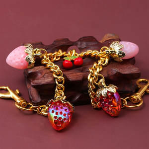Nieuw Populair Ontwerp Aardbei Metalen Tas Ketting Mode Persoonlijkheid Creativiteit Kersentas Decoratieve Accessoires - Product Image 4